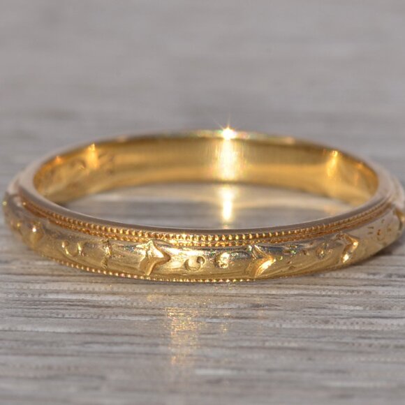 Engraved Antique Wedding Band in Yellow Gold